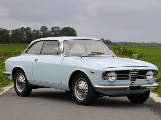 Immagine 1/50 di Alfa Romeo Giulia 1600 Sprint GT Veloce (1967)