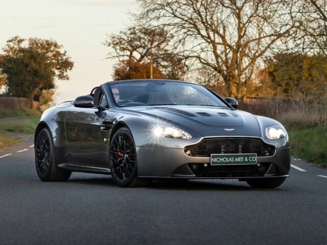 Image 1/50 of Aston Martin V12 Vantage AMR Roadster (2018)