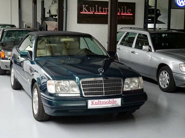 Immagine 1/16 di Mercedes-Benz E 220 (1996)