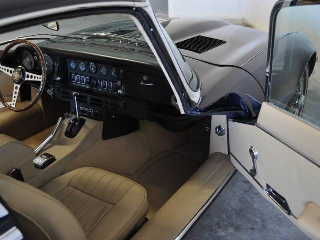Jaguar E-Type V12 (2+2)