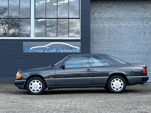 Imagen 1/68 de Mercedes-Benz 320 CE (1993)