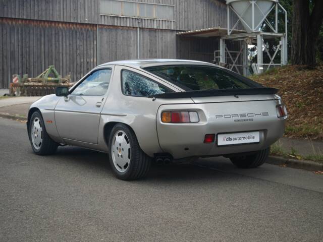 Porsche 928
