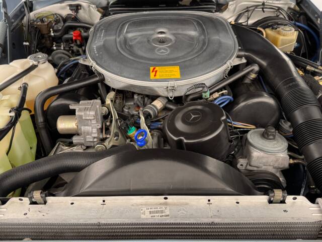 Mercedes-Benz 560 SL