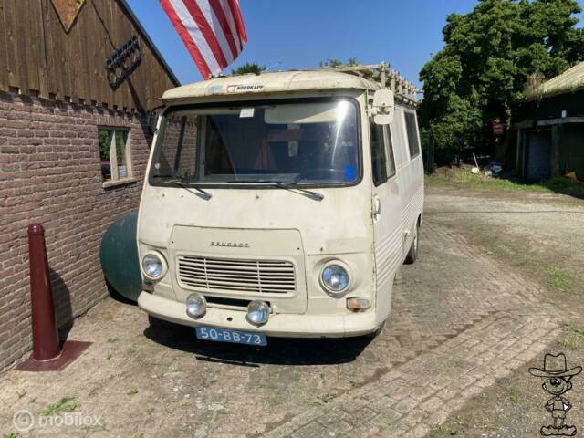 Peugeot J7