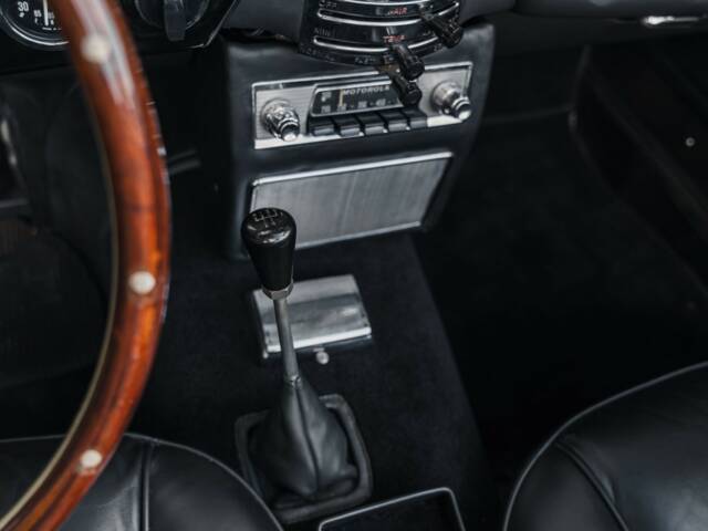 Aston Martin DB 5 Volante