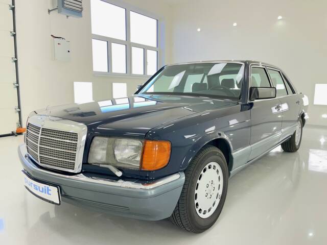 Mercedes-Benz 560 SEL
