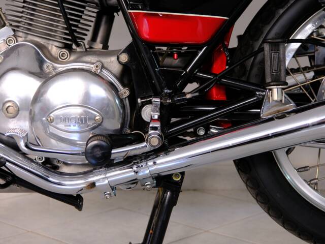 Ducati 750 GT