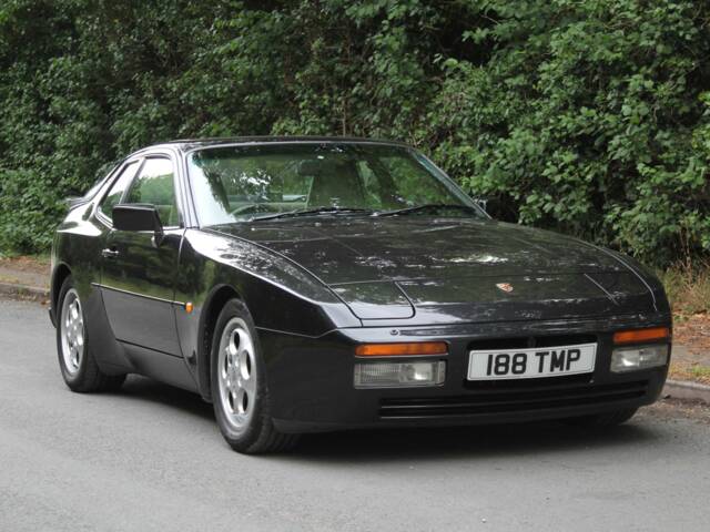 Immagine 1/19 di Porsche 944 Turbo (1987)