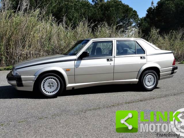 Afbeelding 1/10 van Alfa Romeo 75 1.8 Turbo (1988)