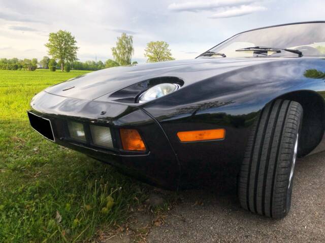 Porsche 928