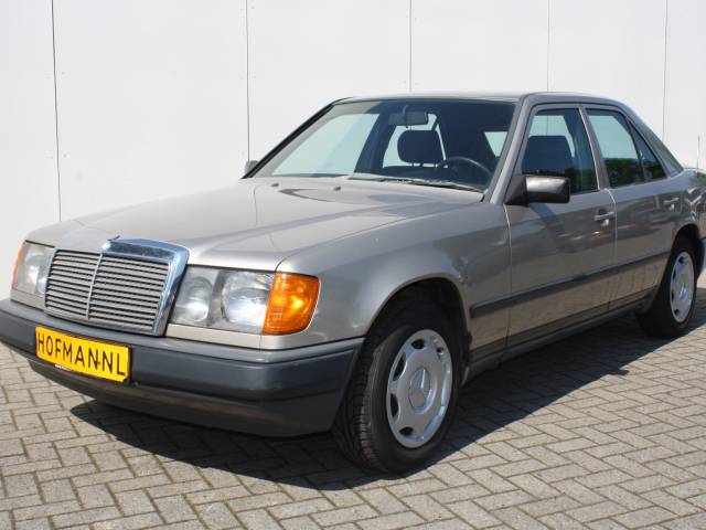 Afbeelding 1/13 van Mercedes-Benz 230 E (1986)
