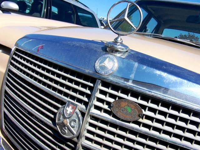 Mercedes-Benz 200 D