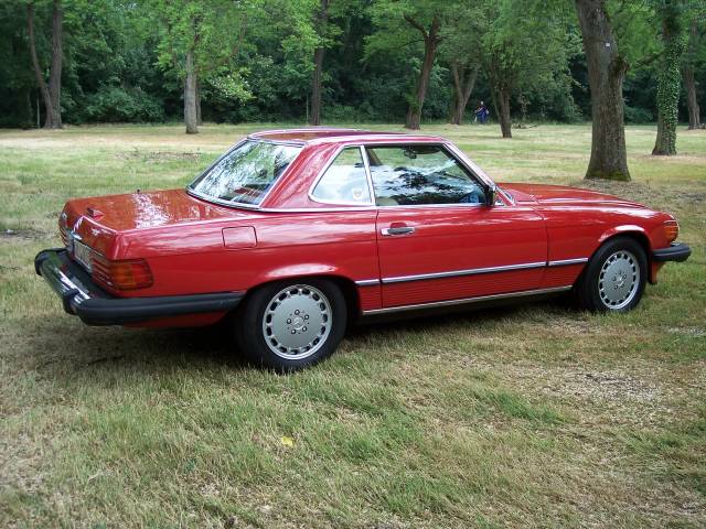 Mercedes-Benz 560 SL