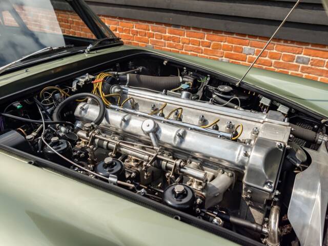 Aston Martin DB 4