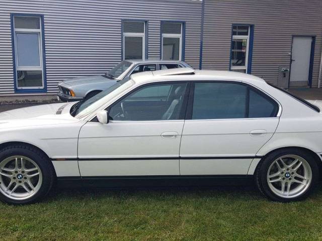 Image 1/19 de BMW 750i (1997)