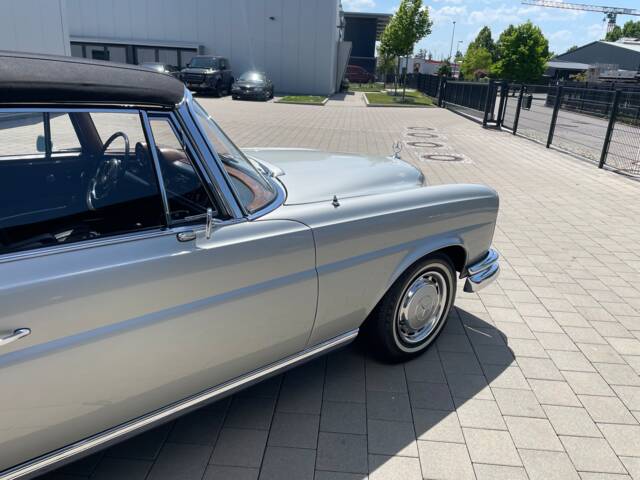 Mercedes-Benz 250 SE