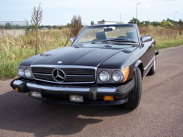 Mercedes-Benz 560 SL