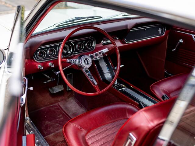 Ford Mustang 200