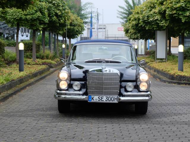 Mercedes-Benz 300 SE