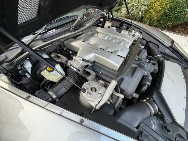 Aston Martin V12 Vanquish S