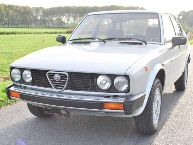 Imagen 1/36 de Alfa Romeo Alfetta 2.0 (1981)