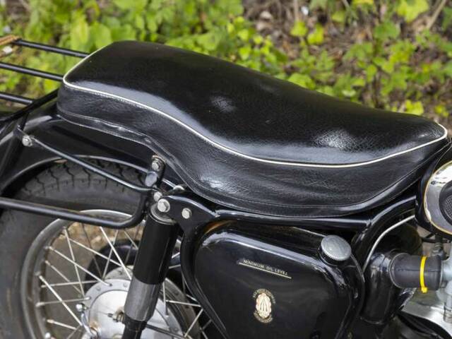 BSA B 33