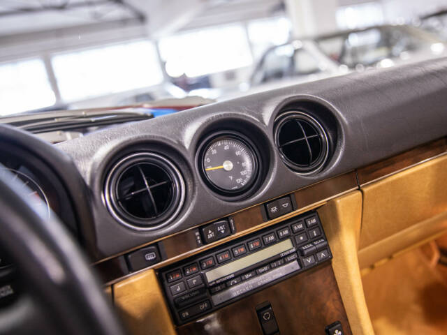 Mercedes-Benz 560 SL