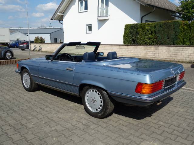 Mercedes-Benz 560 SL