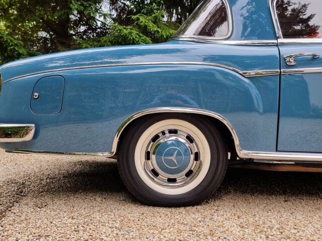Mercedes-Benz 220 SE