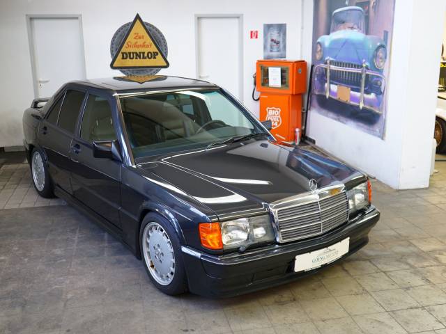 Afbeelding 1/38 van Mercedes-Benz 190 E 2.5-16 (1992)