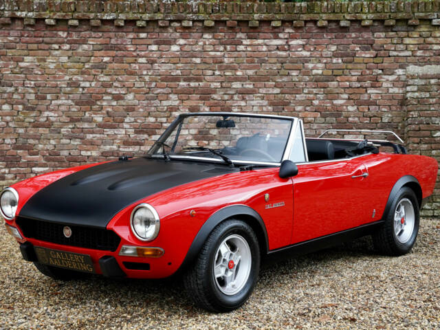 Immagine 1/50 di FIAT 124 Sport Spider (1973)