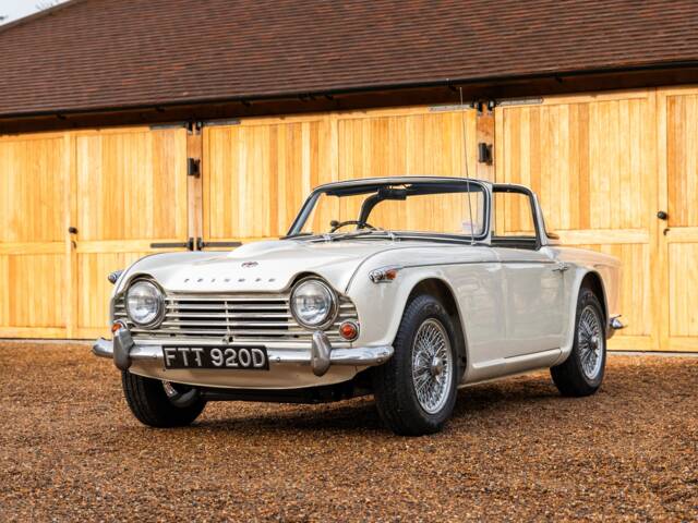 Image 1/50 of Triumph TR 4A (1966)