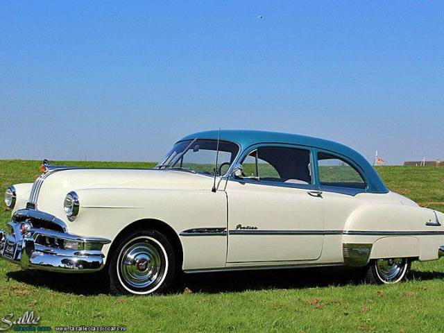 Image 1/16 of Pontiac Chieftain (1951)