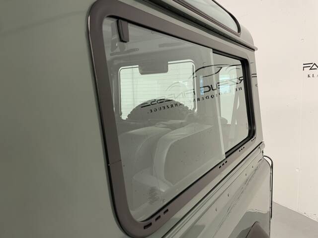 Land Rover Defender 90