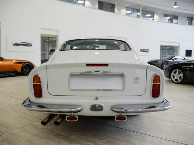 Aston Martin DB 6 Mk II