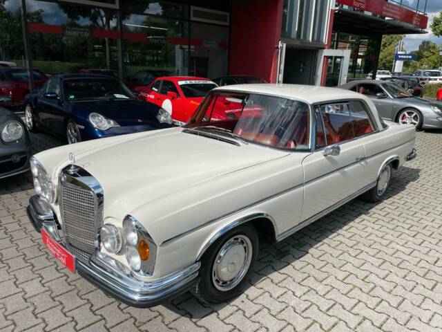 Imagen 1/20 de Mercedes-Benz 220 SE b (1965)
