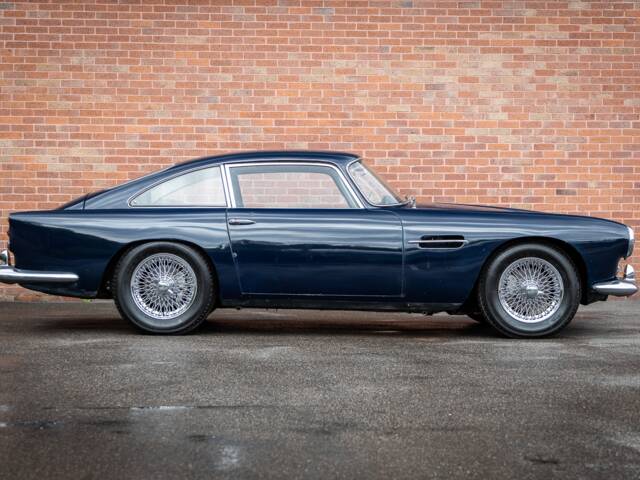 Aston Martin DB 4