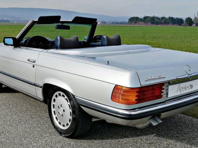 Mercedes-Benz 280 SL - Mercedes-Benz 280 SL 3/4 arrière gauche