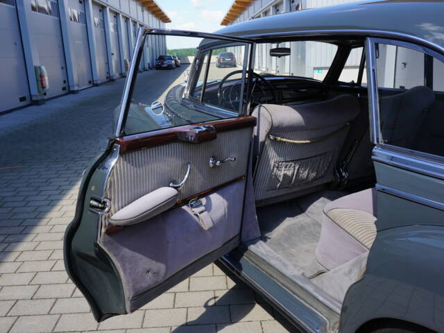 Mercedes-Benz 300 d