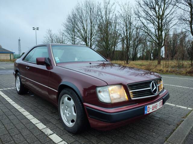 Afbeelding 1/5 van Mercedes-Benz 230 CE (1993)