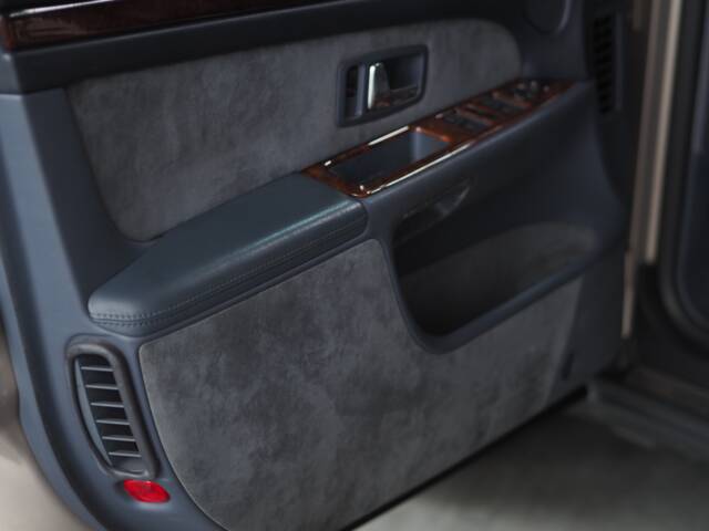 Audi A8 3.7 quattro