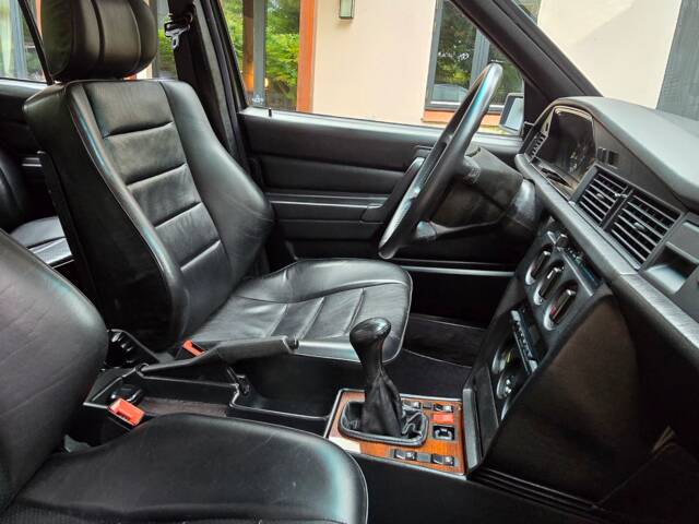 Mercedes-Benz 190 E 2.3-16