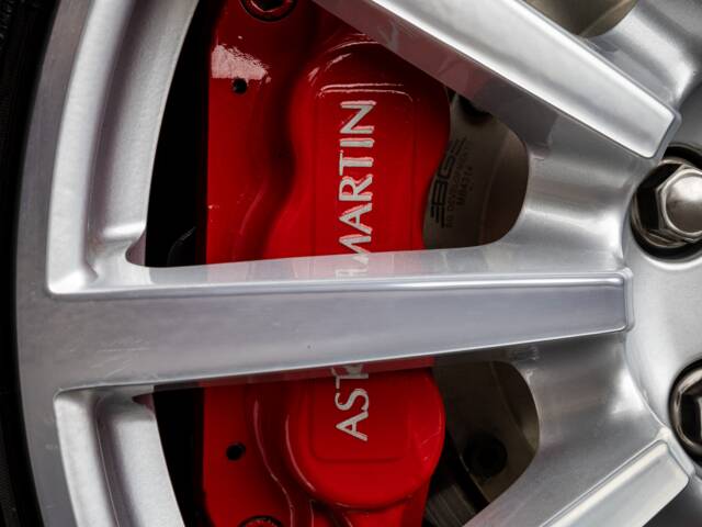 Aston Martin V12 Vanquish S