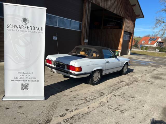 Mercedes-Benz 560 SL