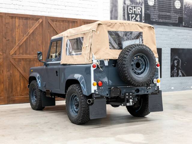 Land Rover Defender 90