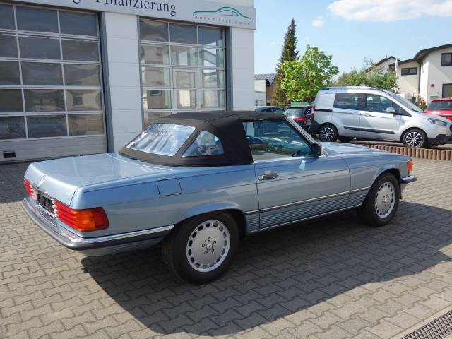 Mercedes-Benz 560 SL