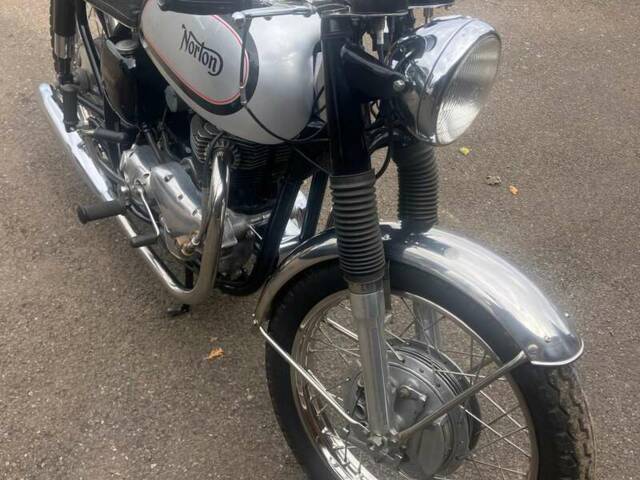 Norton Triton 650