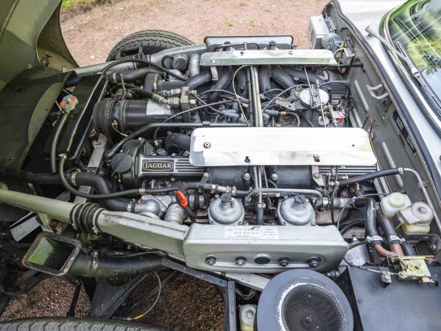 Jaguar E-Type V12