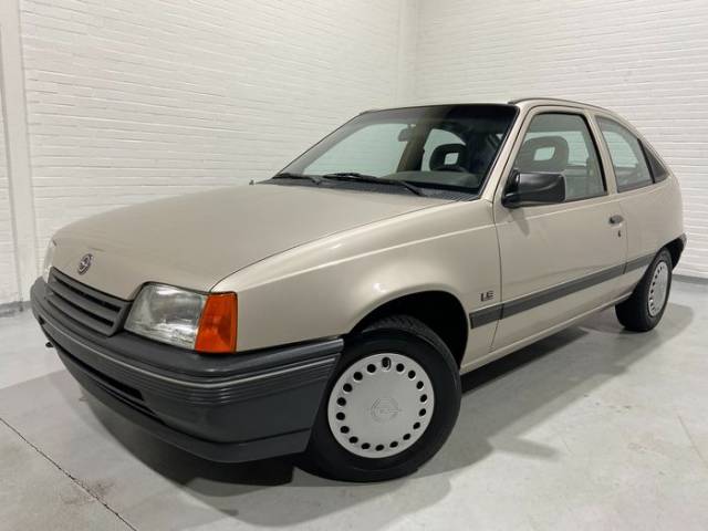 Image 1/9 de Opel Kadett 1,4i (1990)