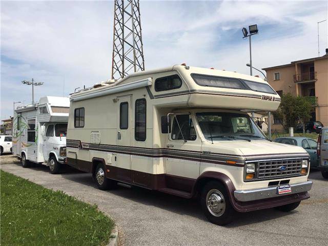 Image 1/15 of Ford Econoline Regency 734 Camper (1992)